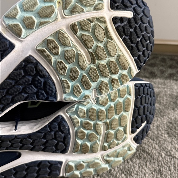 New Balance fresh foam 680 running sneakers - Picture 7 of 11